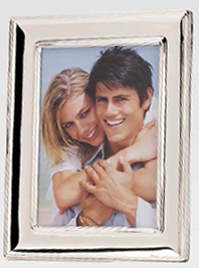 R5011 Plain Winsor Photoframe 5 x 7  (18cm X 13cm)