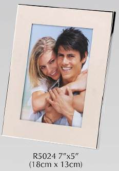 R5024 Henley Photoframe 5 x 7 Silver Plated