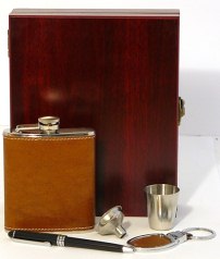 ....X58110 HIP FLASK WOOD SET 7oz PEN,CUP,FUNNEL,KEY RING - Engravable & Gifts/Flasks