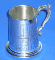 496MB1PT - 1 Pint Pewter Tankard with Black Swan.